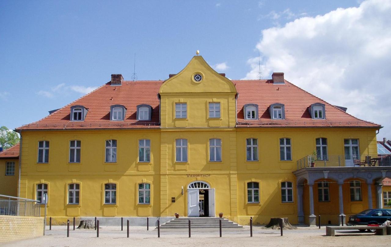 Hotel Vierseithof Luckenwalde Exterior foto